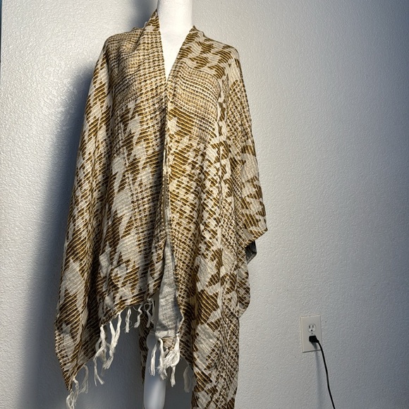 Soft Surroundings Shawl NIB - Picture 5 of 9